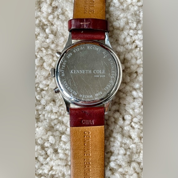 Kenneth Cole Reaction Fashion Watch - Picture 4 of 5